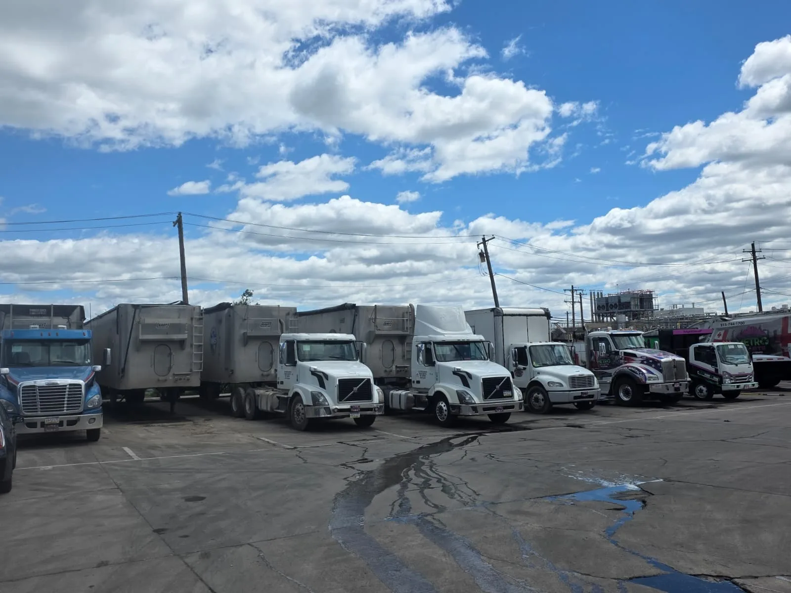 Metro Waste Solutions commercial waste pickup at a Philadelphia metro business location — reliable trash service photo 6