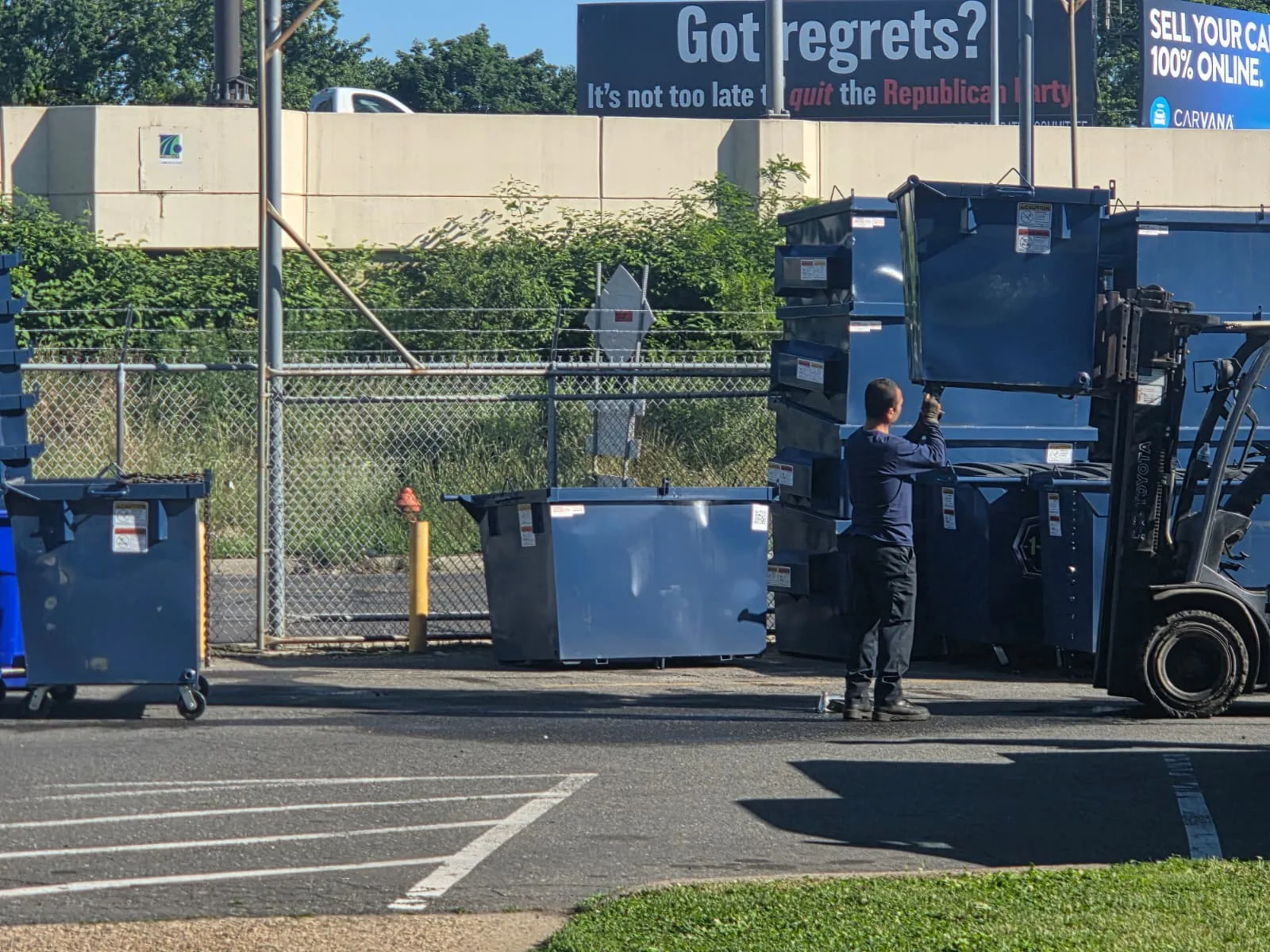 Metro Waste Solutions commercial waste pickup at a Philadelphia metro business location — reliable trash service photo 8
