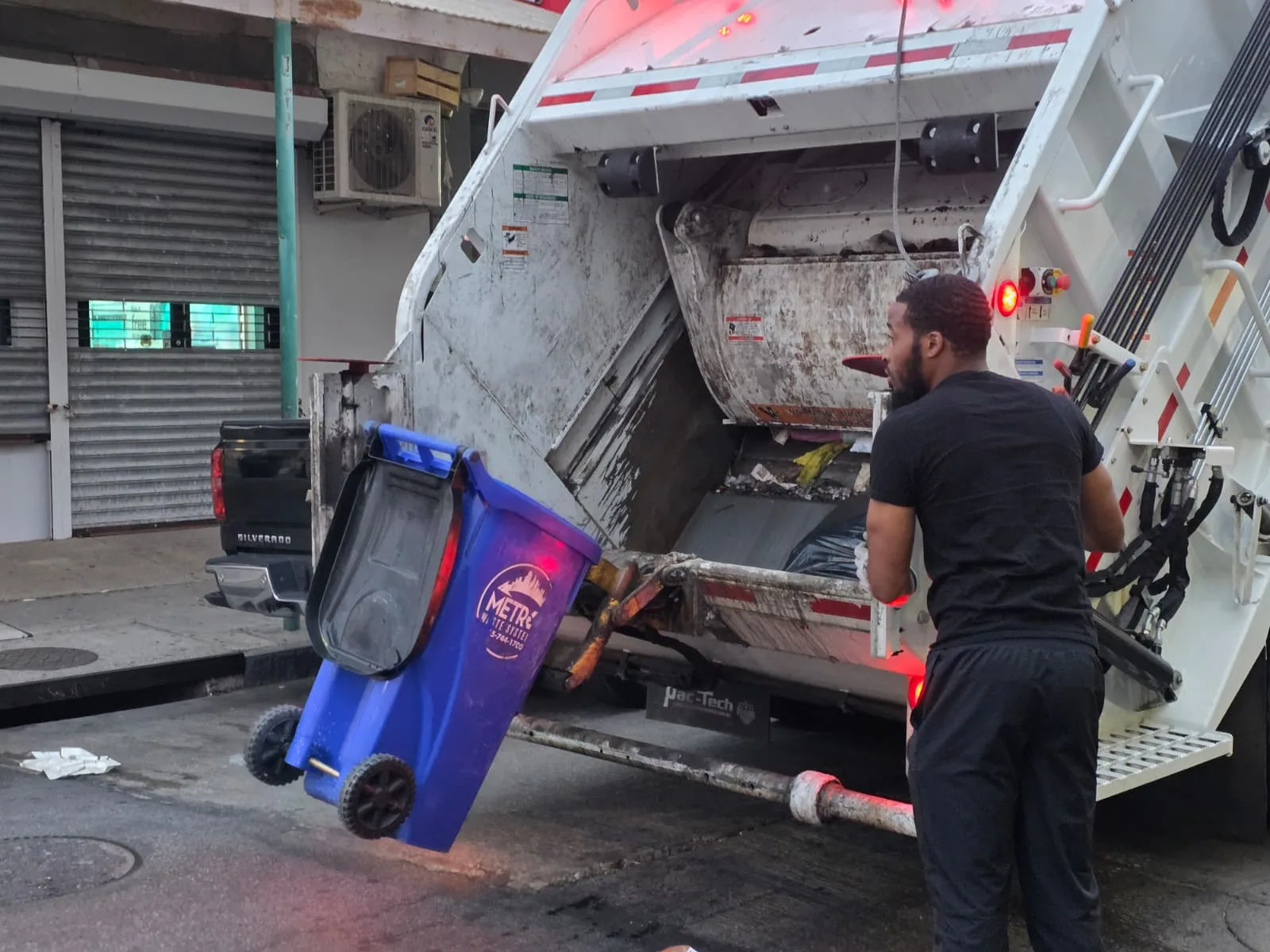 Construction debris and roll-off dumpster service at a Philadelphia area jobsite by Metro Waste Solutions — photo 2