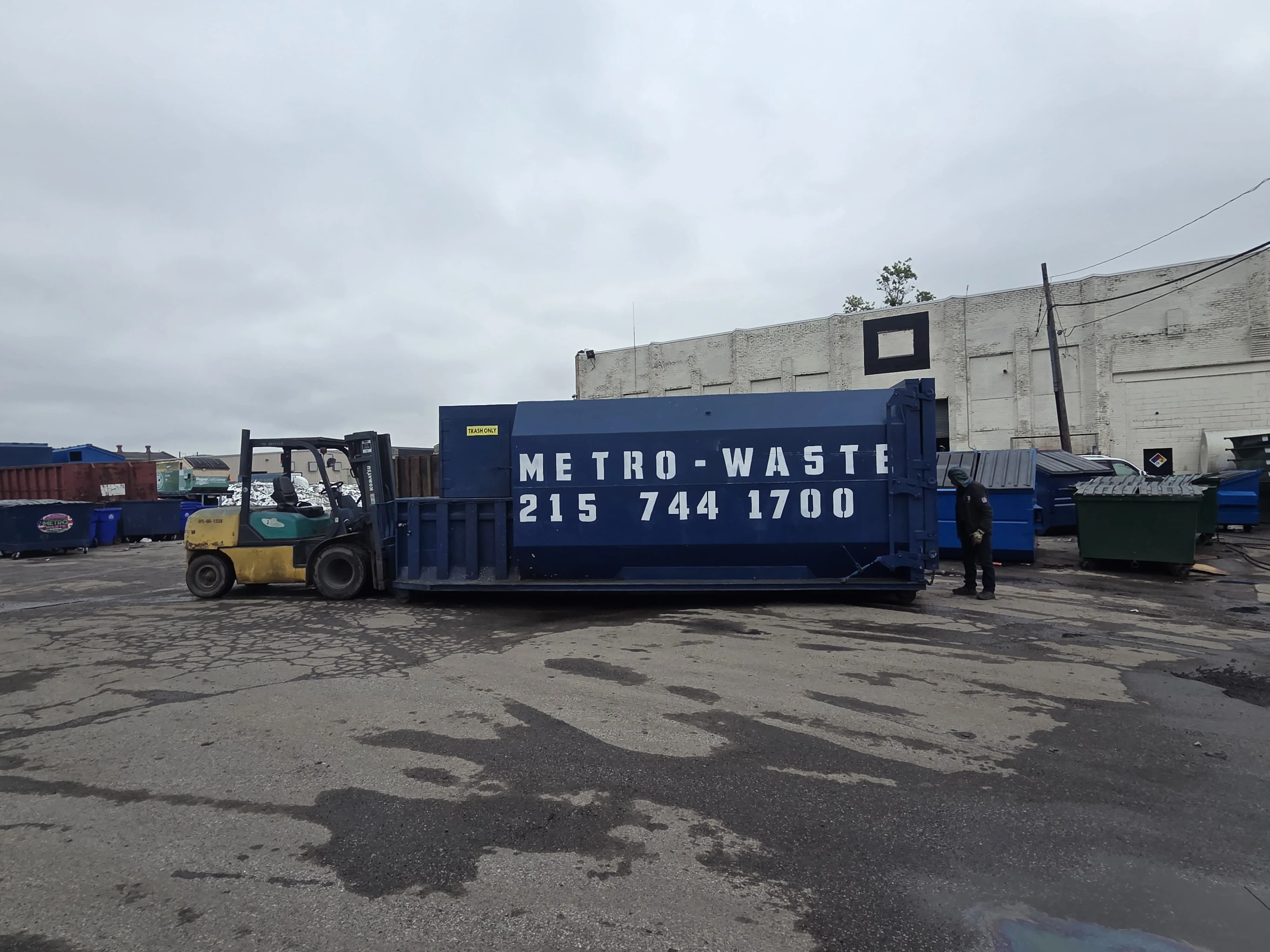 Walking-floor trailer for bulk material