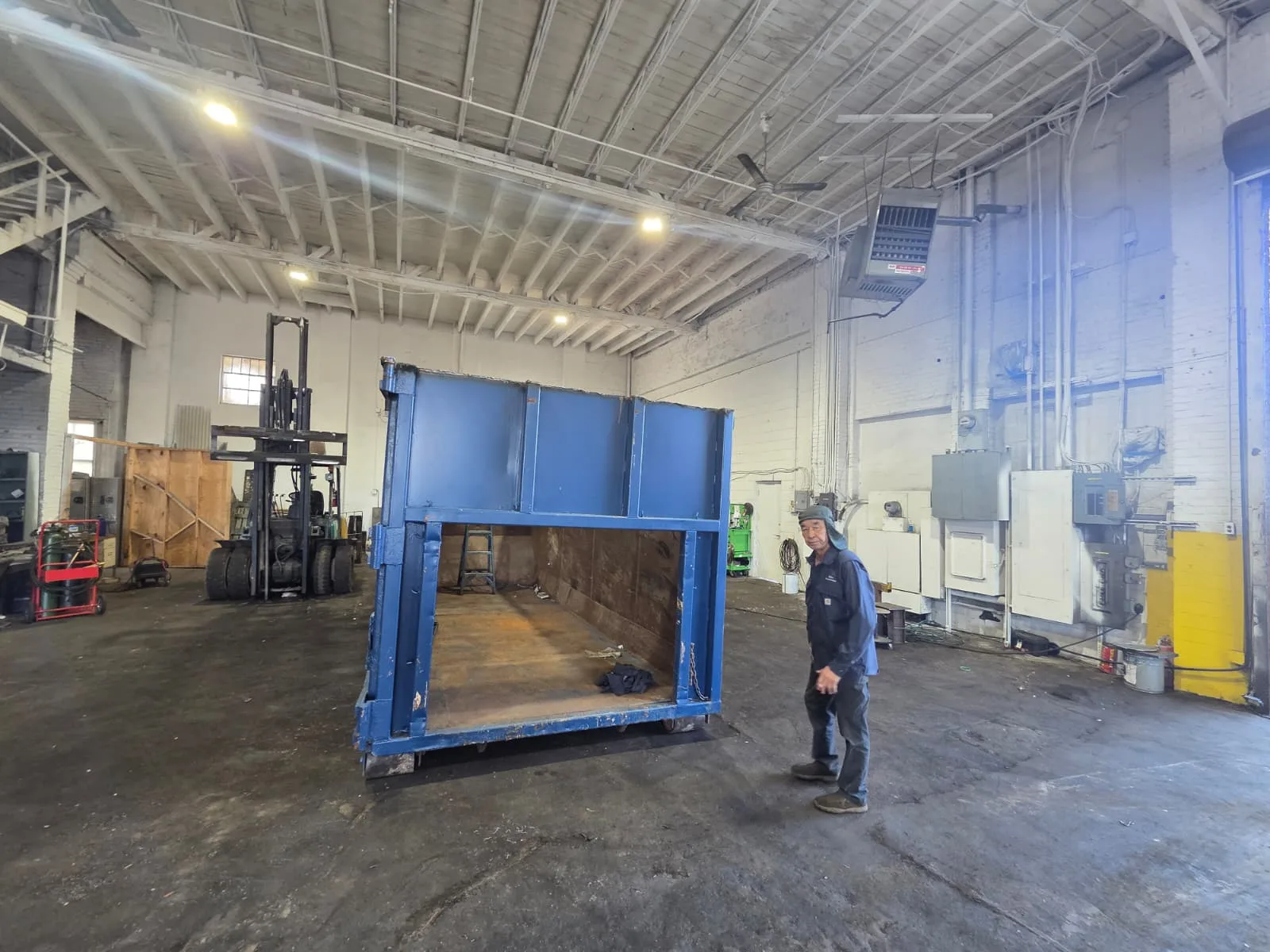 Metro Waste Solutions fleet shop in the Philadelphia metro area — real fleet photo 2