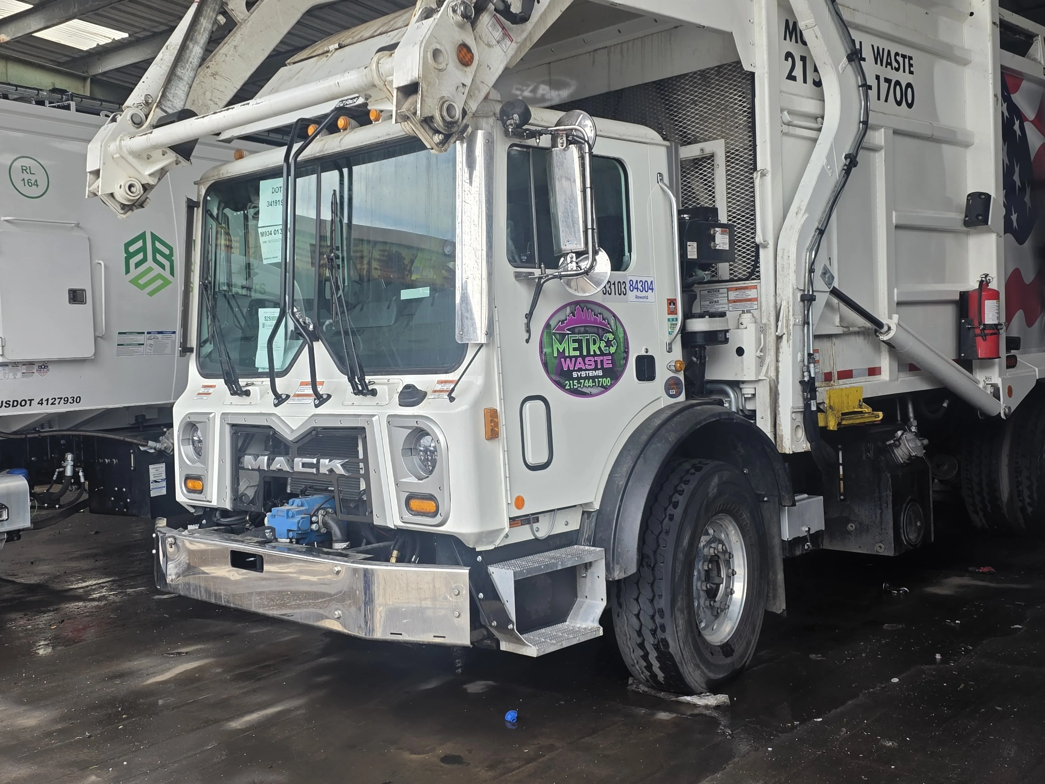 Metro Waste Solutions commercial waste fleet and yard operations in Philadelphia — trucks, containers and dispatch photo 11