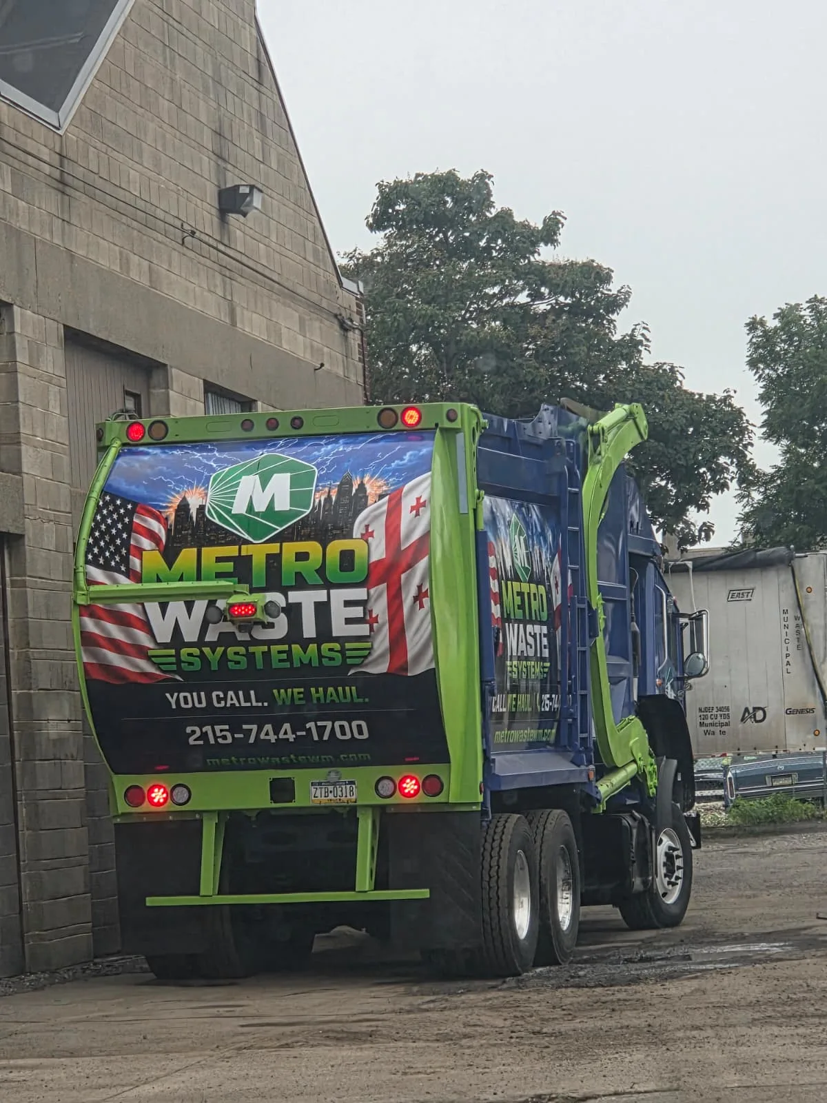 Metro Waste Solutions front-load service in the Philadelphia metro area — real fleet photo 1