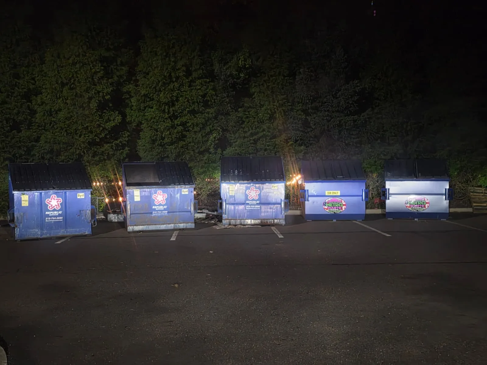 Metro Waste Solutions front-load service in the Philadelphia metro area — real fleet photo 16