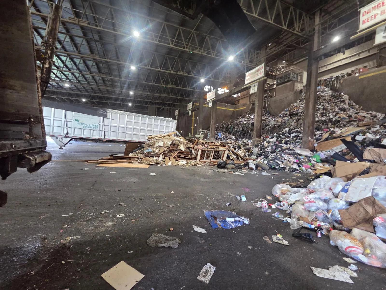 Metro Waste Solutions front-load service in the Philadelphia metro area — real fleet photo 19