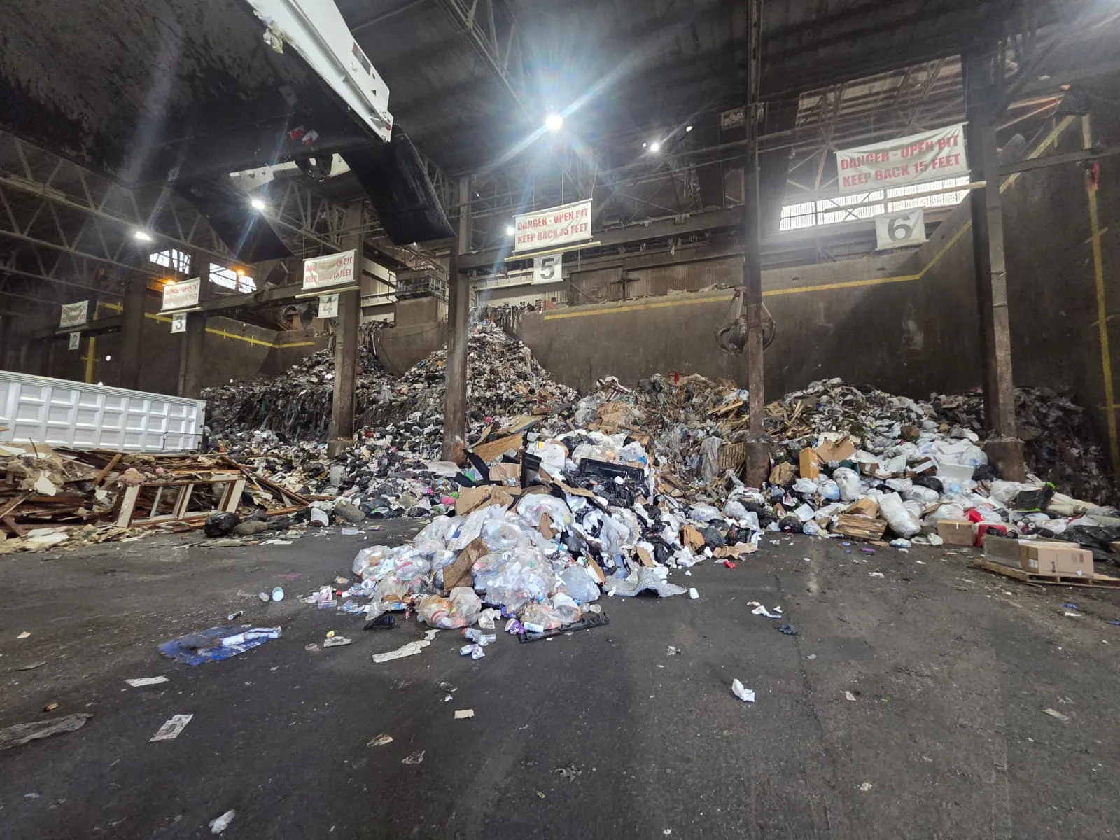 Metro Waste Solutions front-load service in the Philadelphia metro area — real fleet photo 23