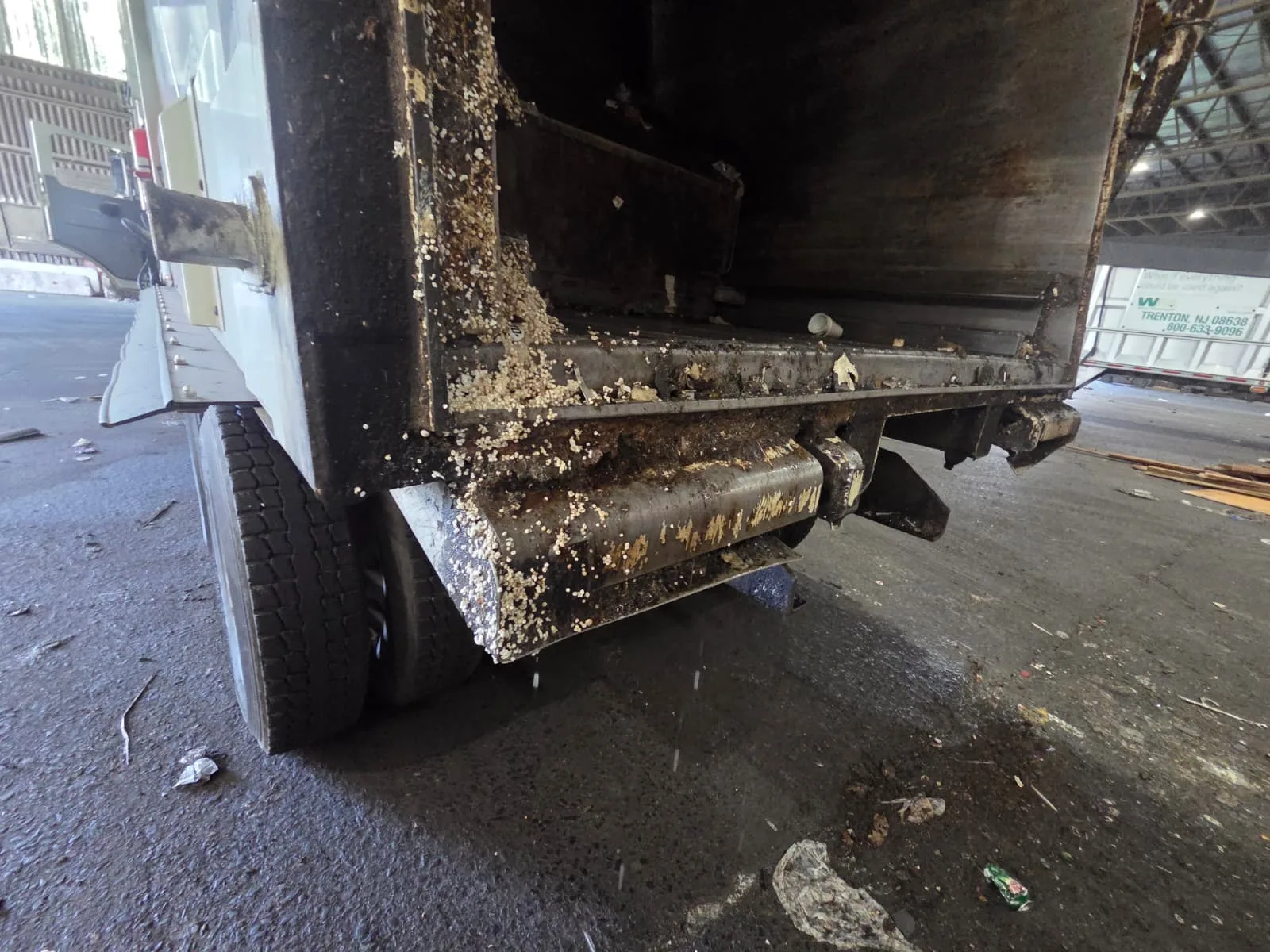 Metro Waste Solutions front-load service in the Philadelphia metro area — real fleet photo 25