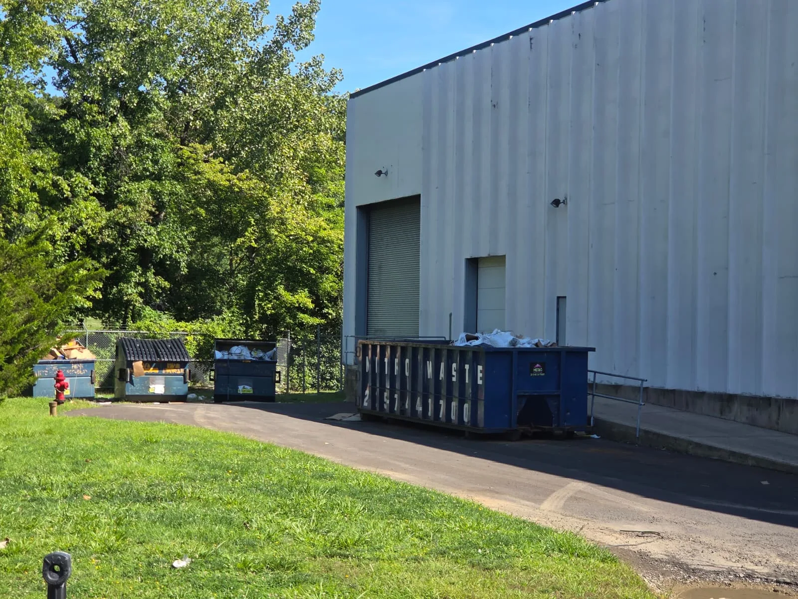 Metro Waste Solutions front-load service in the Philadelphia metro area — real fleet photo 29