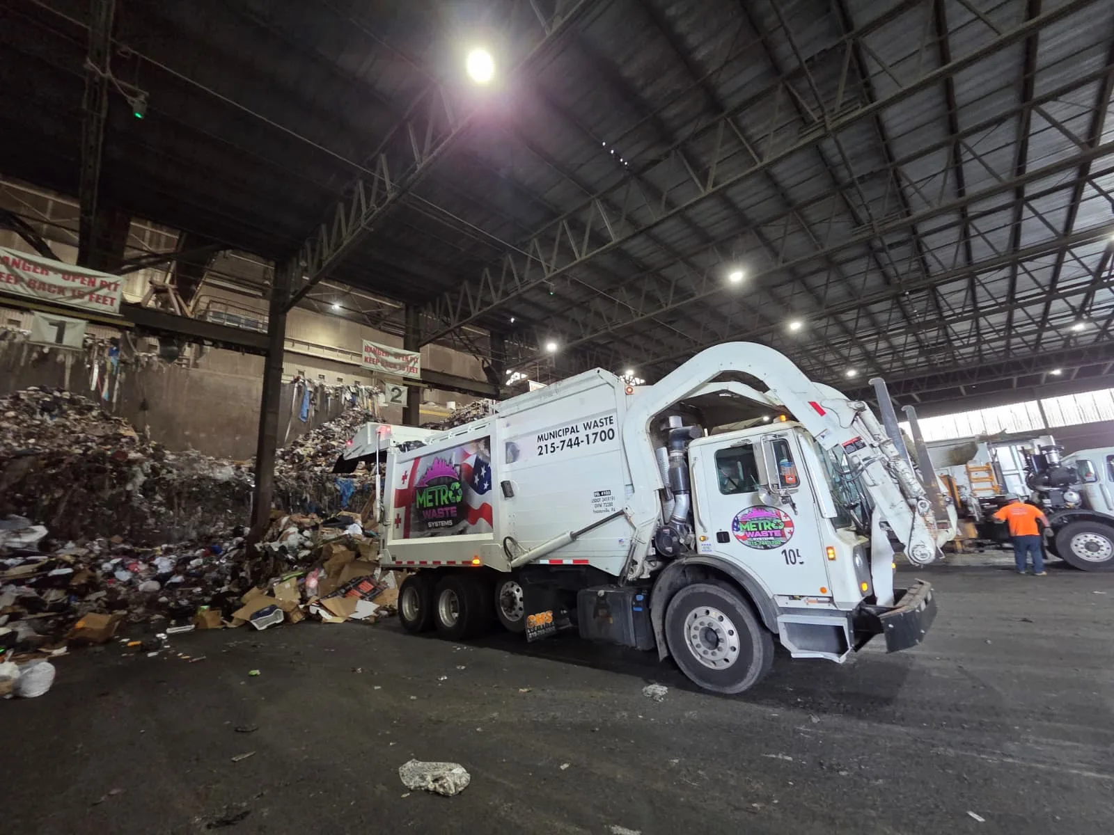 Metro Waste Solutions front-load service in the Philadelphia metro area — real fleet photo 32