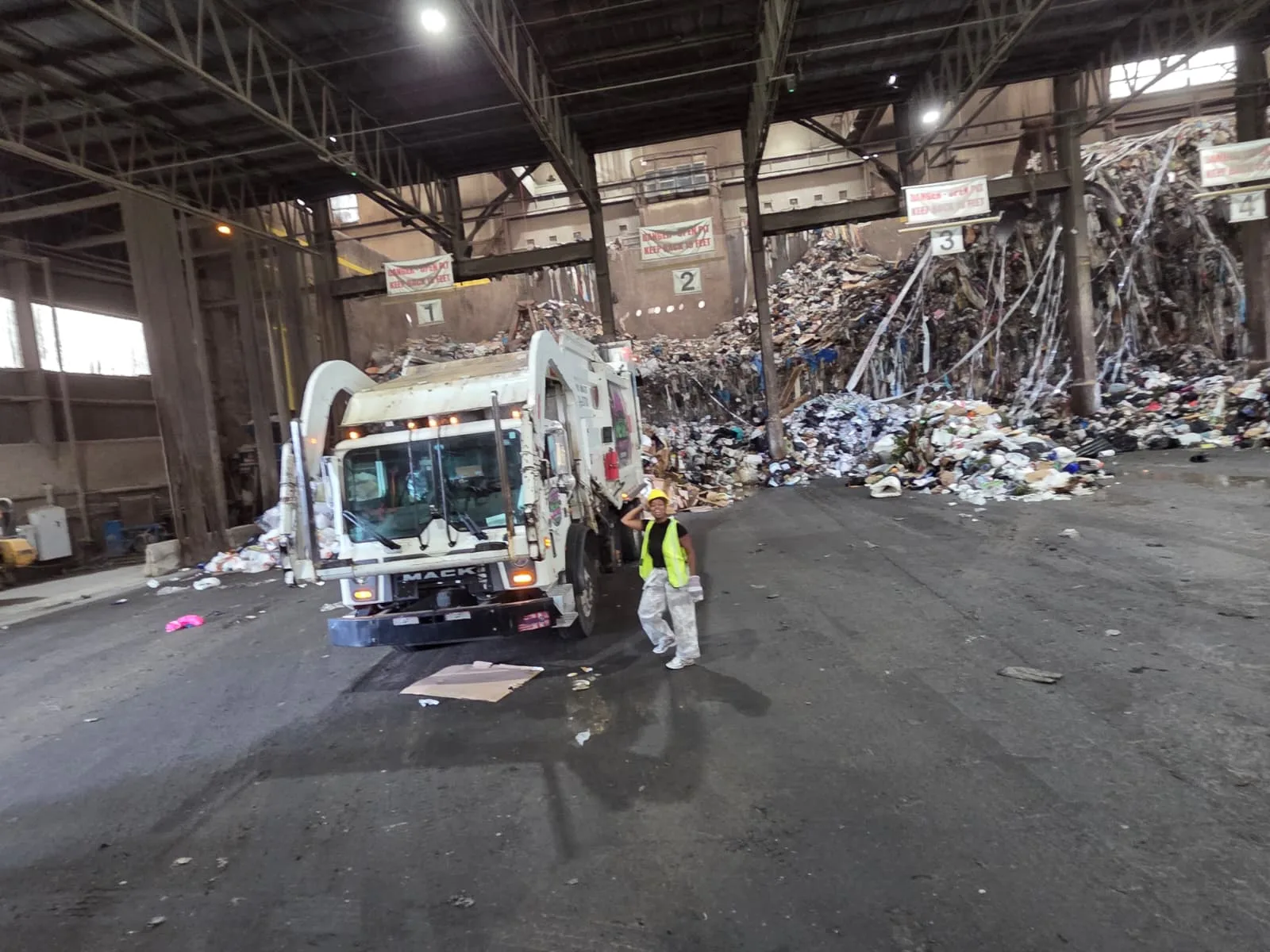 Metro Waste Solutions front-load service in the Philadelphia metro area — real fleet photo 37