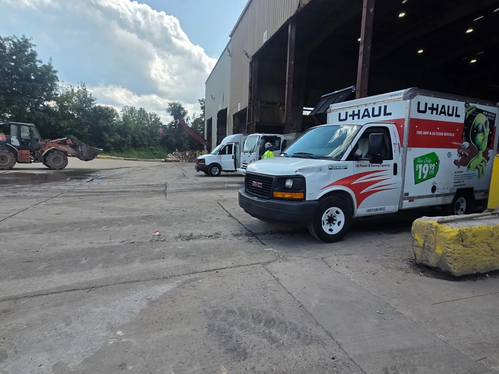 Metro Waste Solutions landfill hauling in the Philadelphia metro area — real fleet photo 1