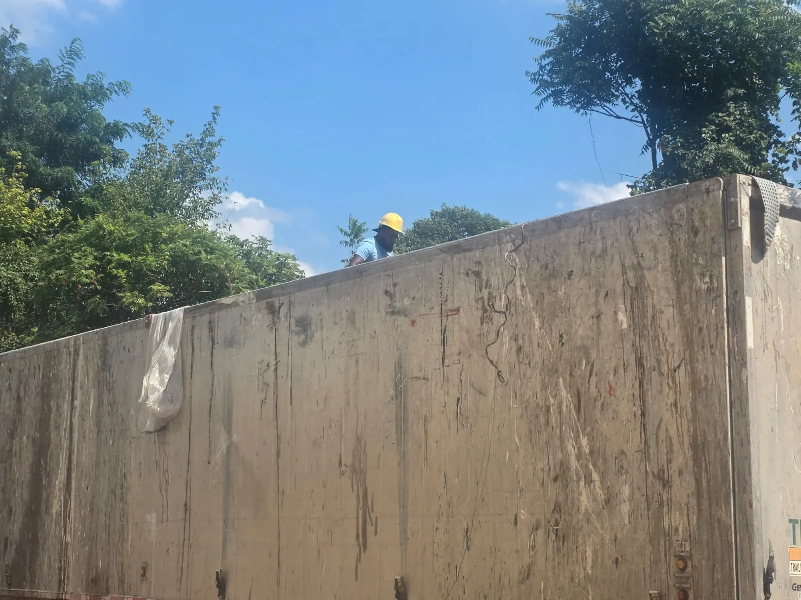 Metro Waste Solutions landfill hauling in the Philadelphia metro area — real fleet photo 6