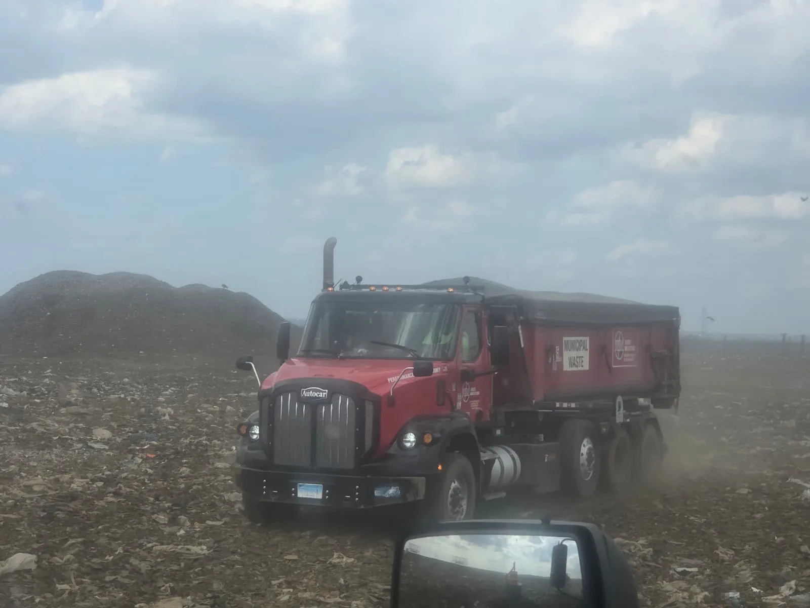 Metro Waste Solutions landfill hauling in the Philadelphia metro area — real fleet photo 9