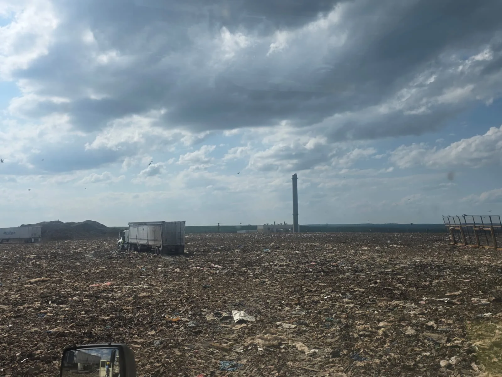 Metro Waste Solutions landfill hauling in the Philadelphia metro area — real fleet photo 10