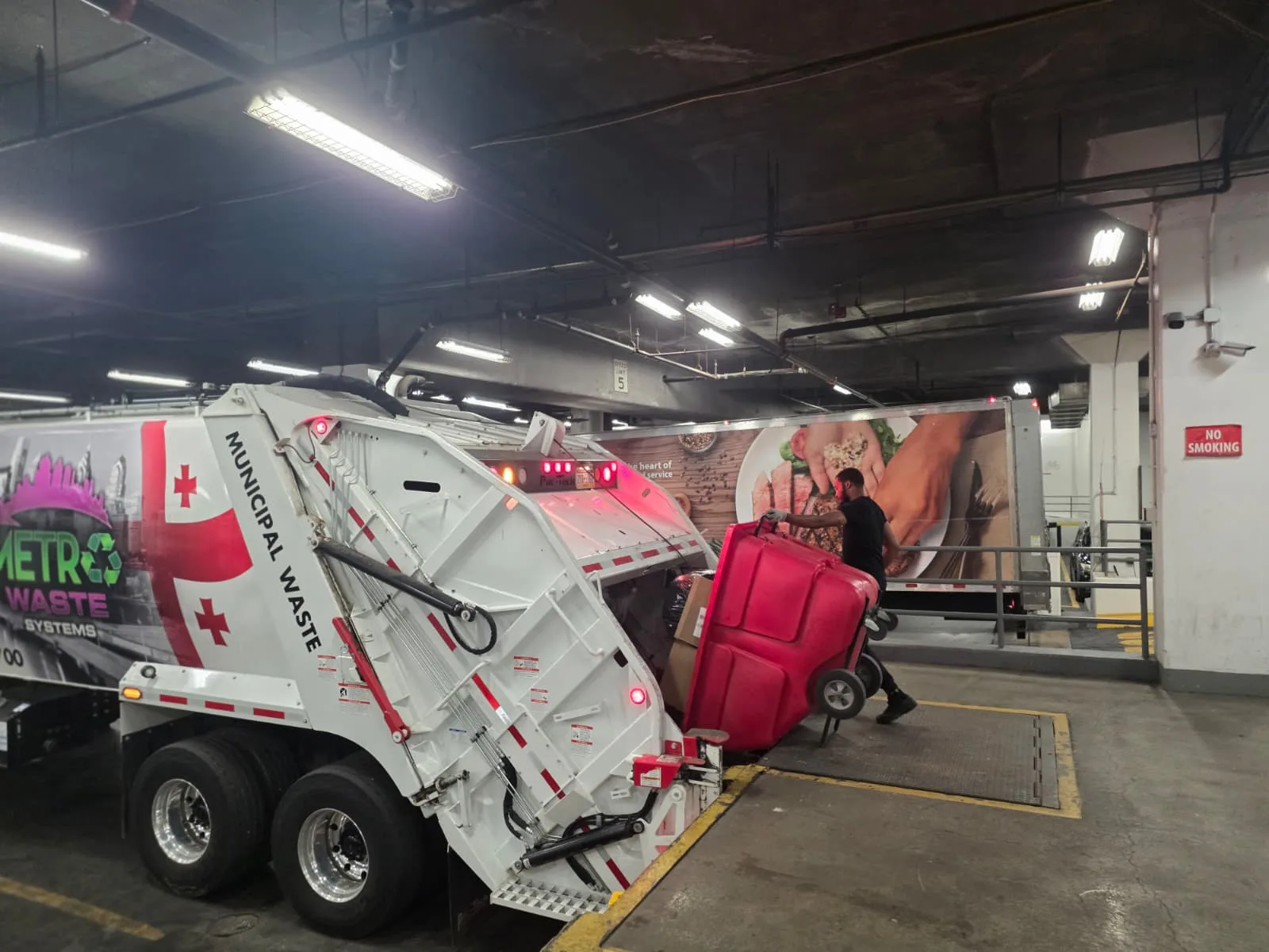 Locally owned Metro Waste Solutions fleet serving Philadelphia, Bucks, Montgomery and Delaware County — commercial waste photo 1