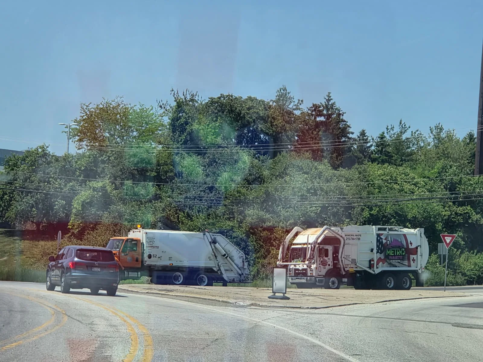 Locally owned Metro Waste Solutions fleet serving Philadelphia, Bucks, Montgomery and Delaware County — commercial waste photo 9