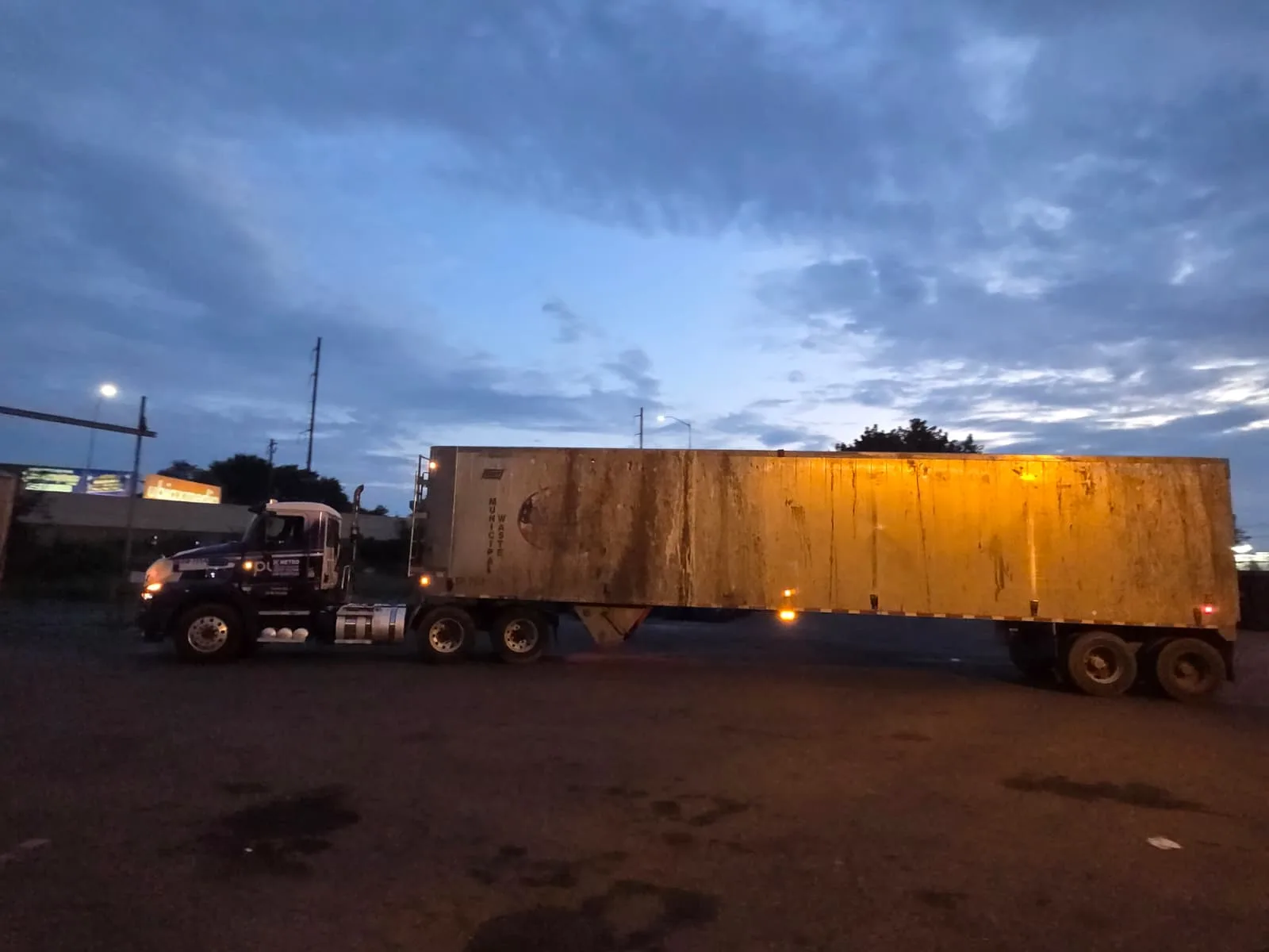 Metro Waste Solutions metro yard in the Philadelphia metro area — real fleet photo 6