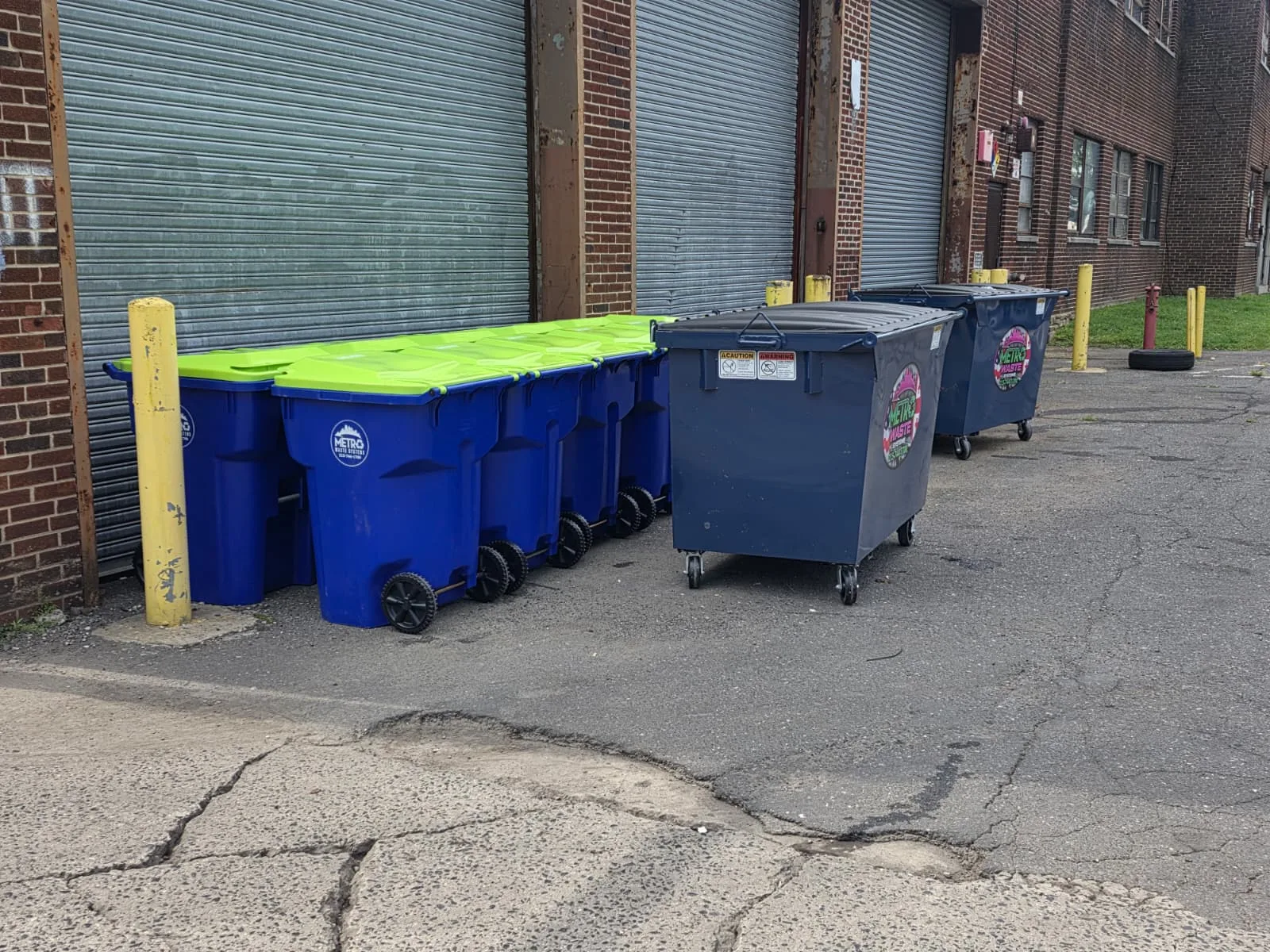 Metro Waste Solutions rear-load collection in the Philadelphia metro area — real fleet photo 16