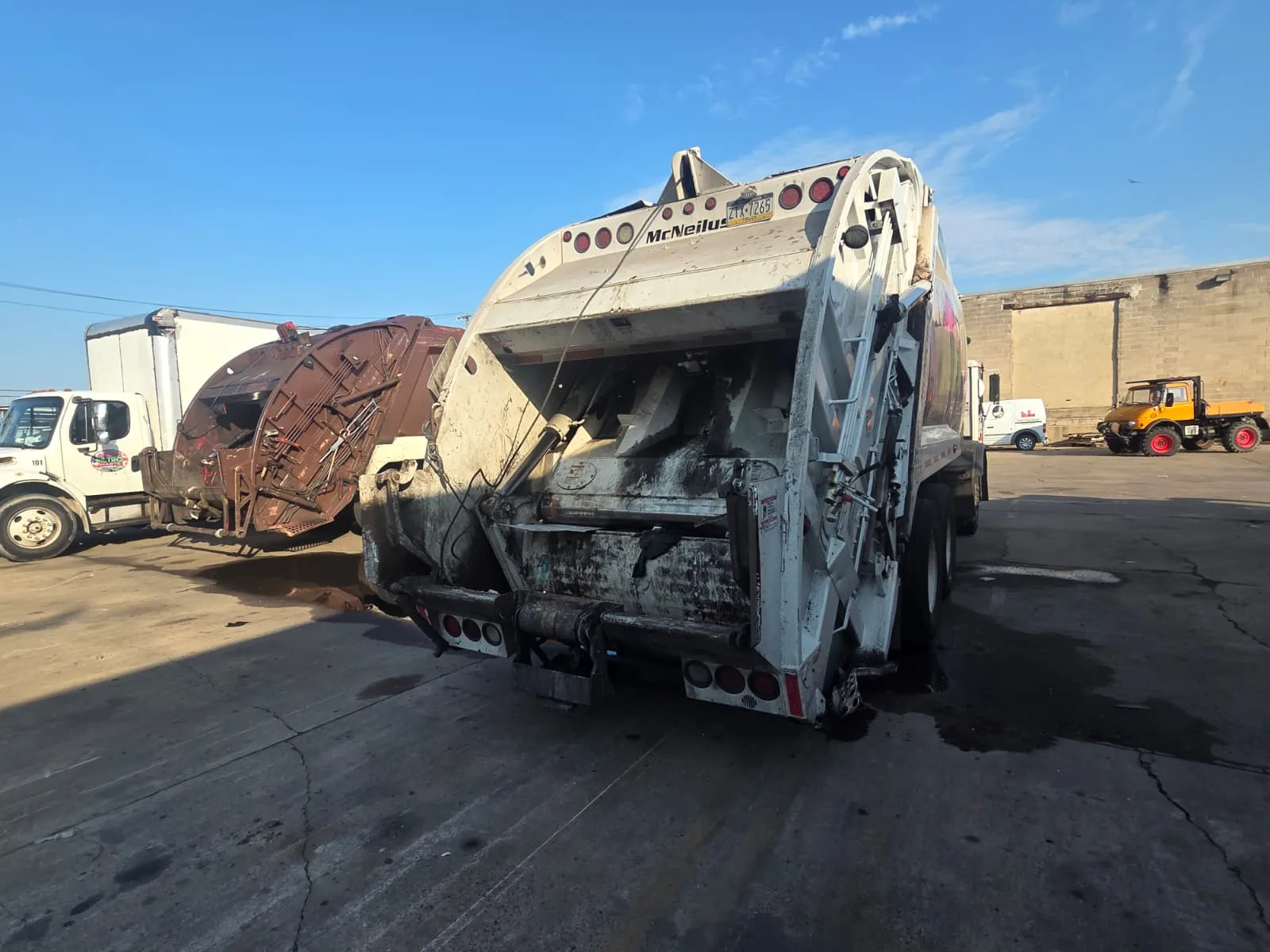 Metro Waste Solutions rear-load collection in the Philadelphia metro area — real fleet photo 59