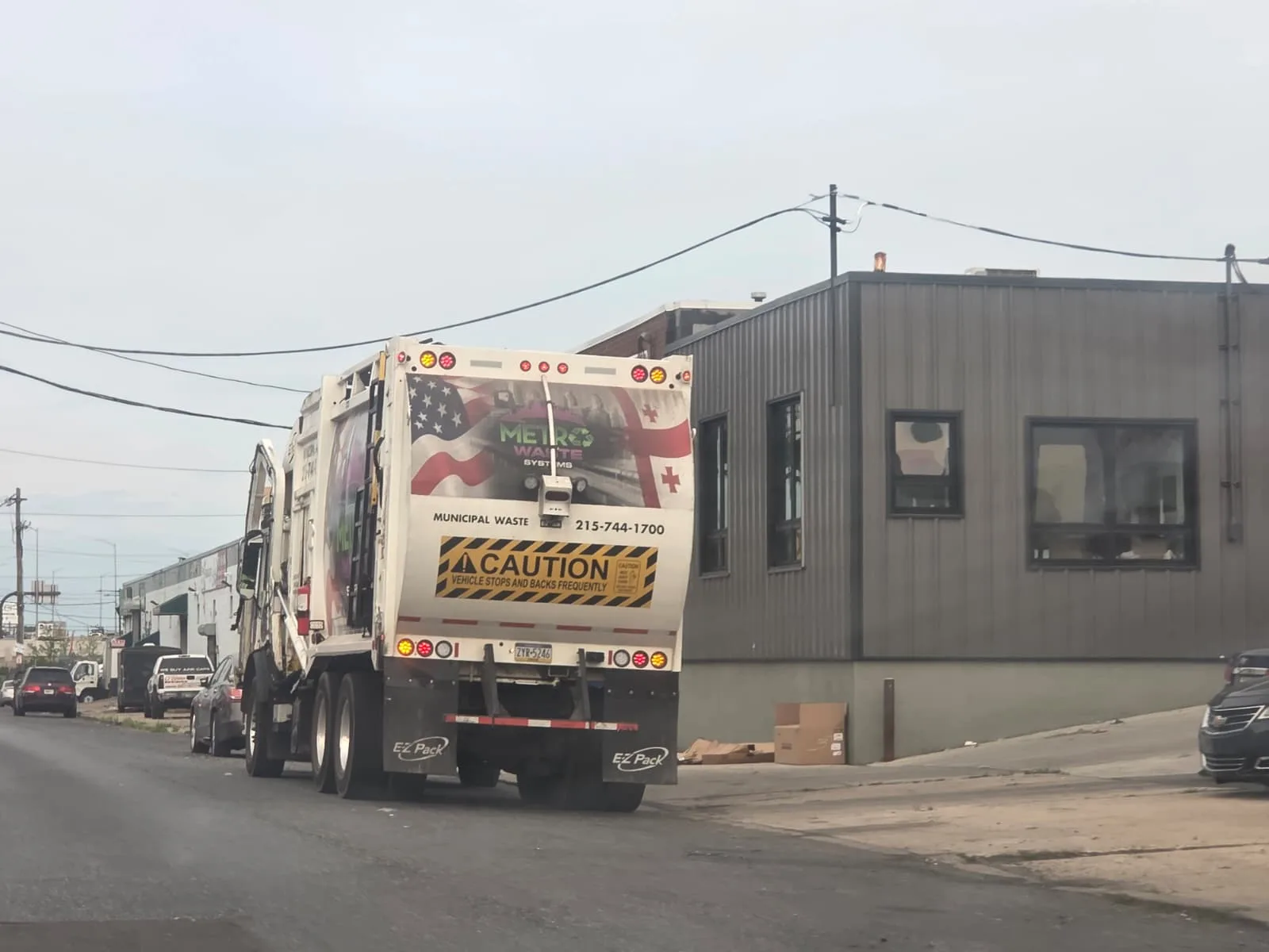 Rear-loader collection truck