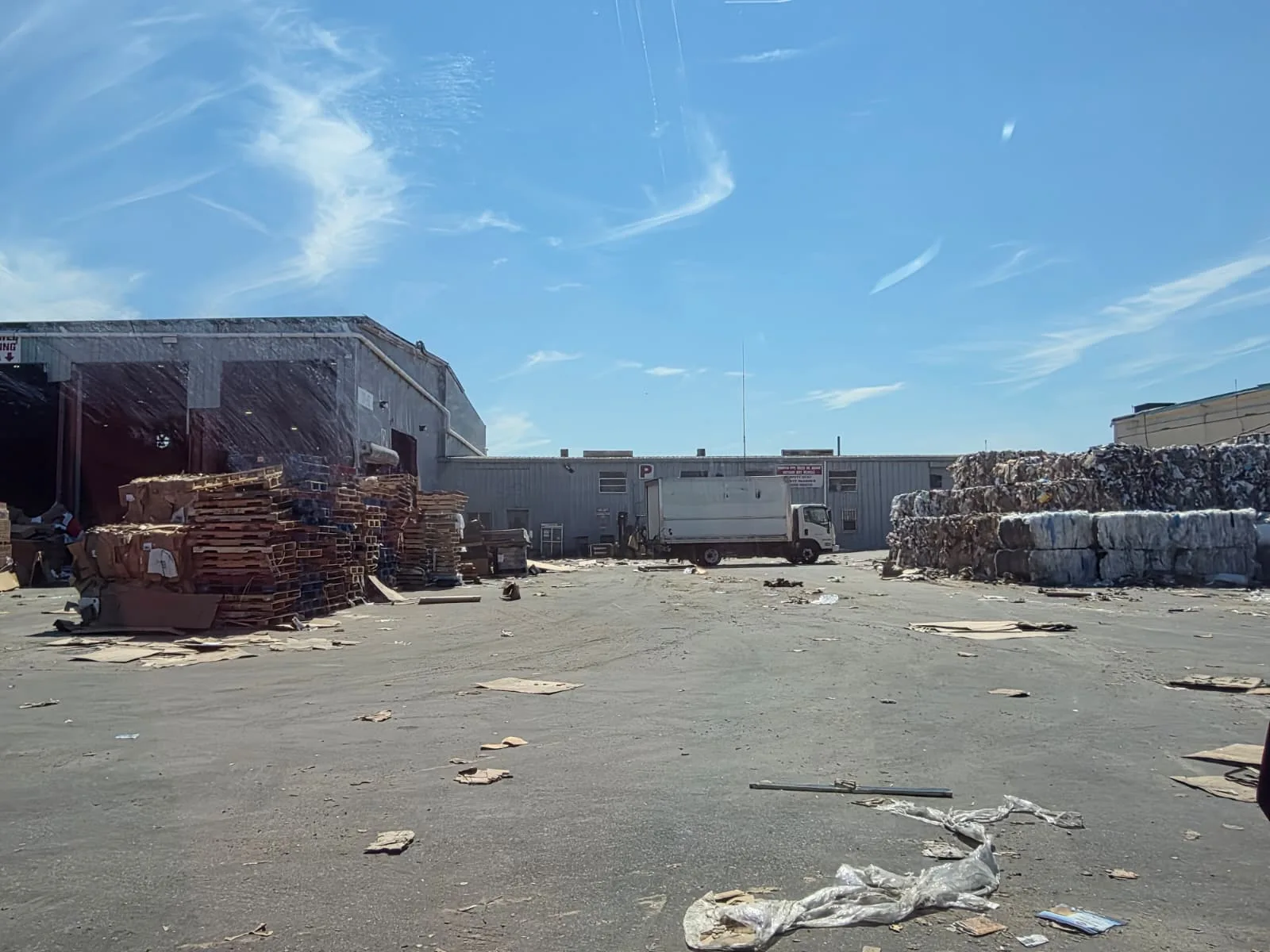 Metro Waste Solutions recycling in the Philadelphia metro area — real fleet photo 2