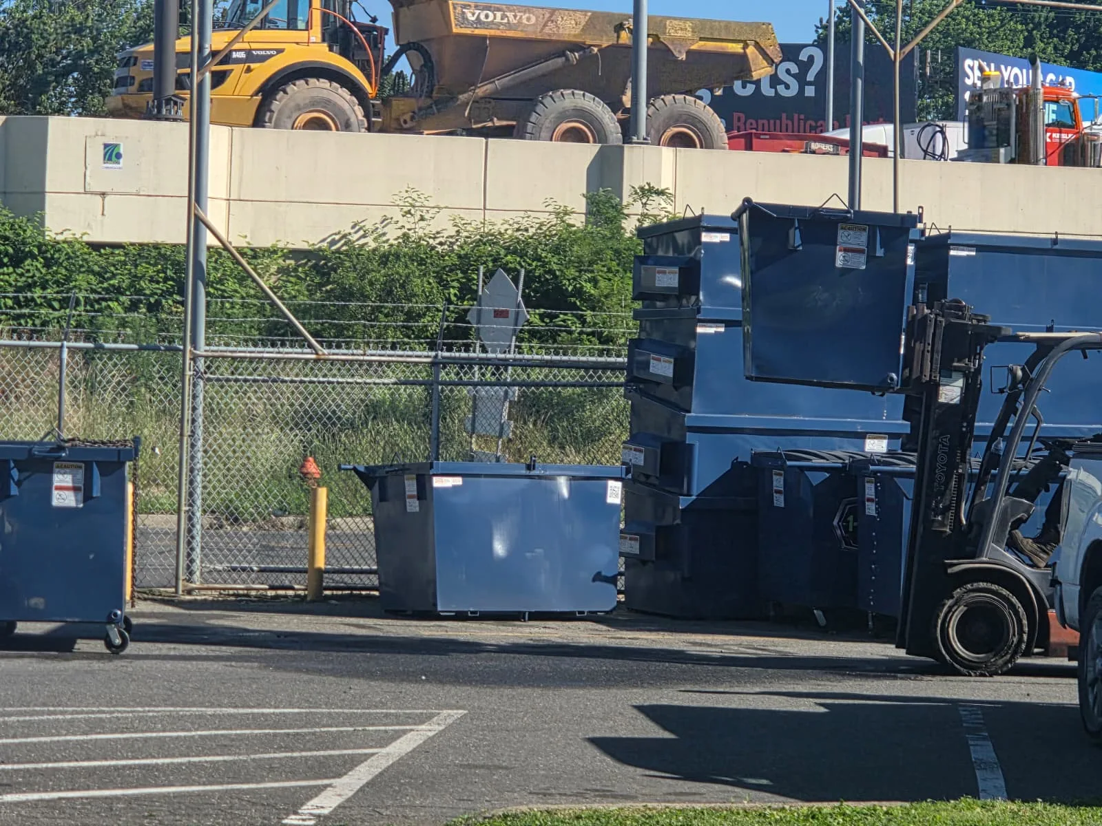 Commercial recycling and cardboard collection operations by Metro Waste Solutions serving Philadelphia businesses — photo 8