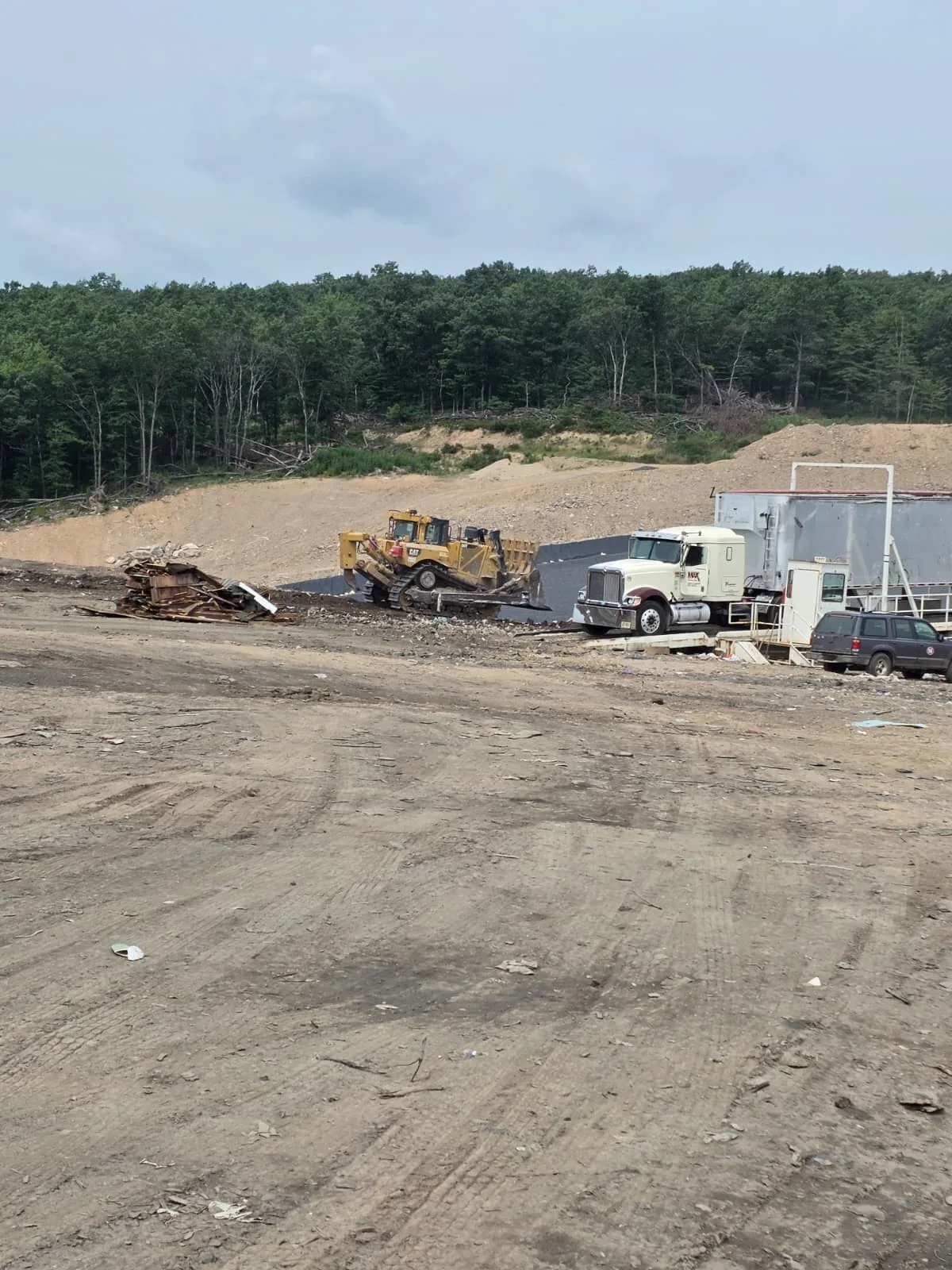 Metro Waste Solutions tipper trailers in the Philadelphia metro area — real fleet photo 8