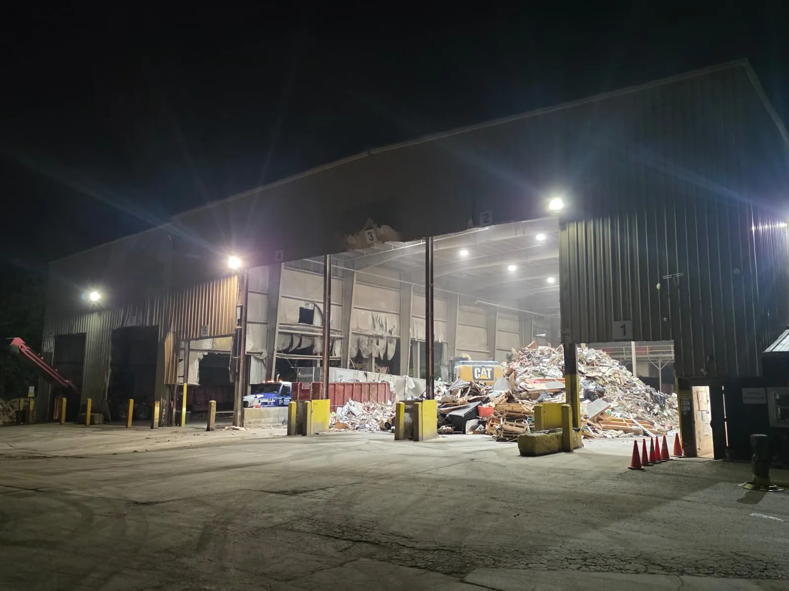 Metro Waste Solutions transfer station in the Philadelphia metro area — real fleet photo 14
