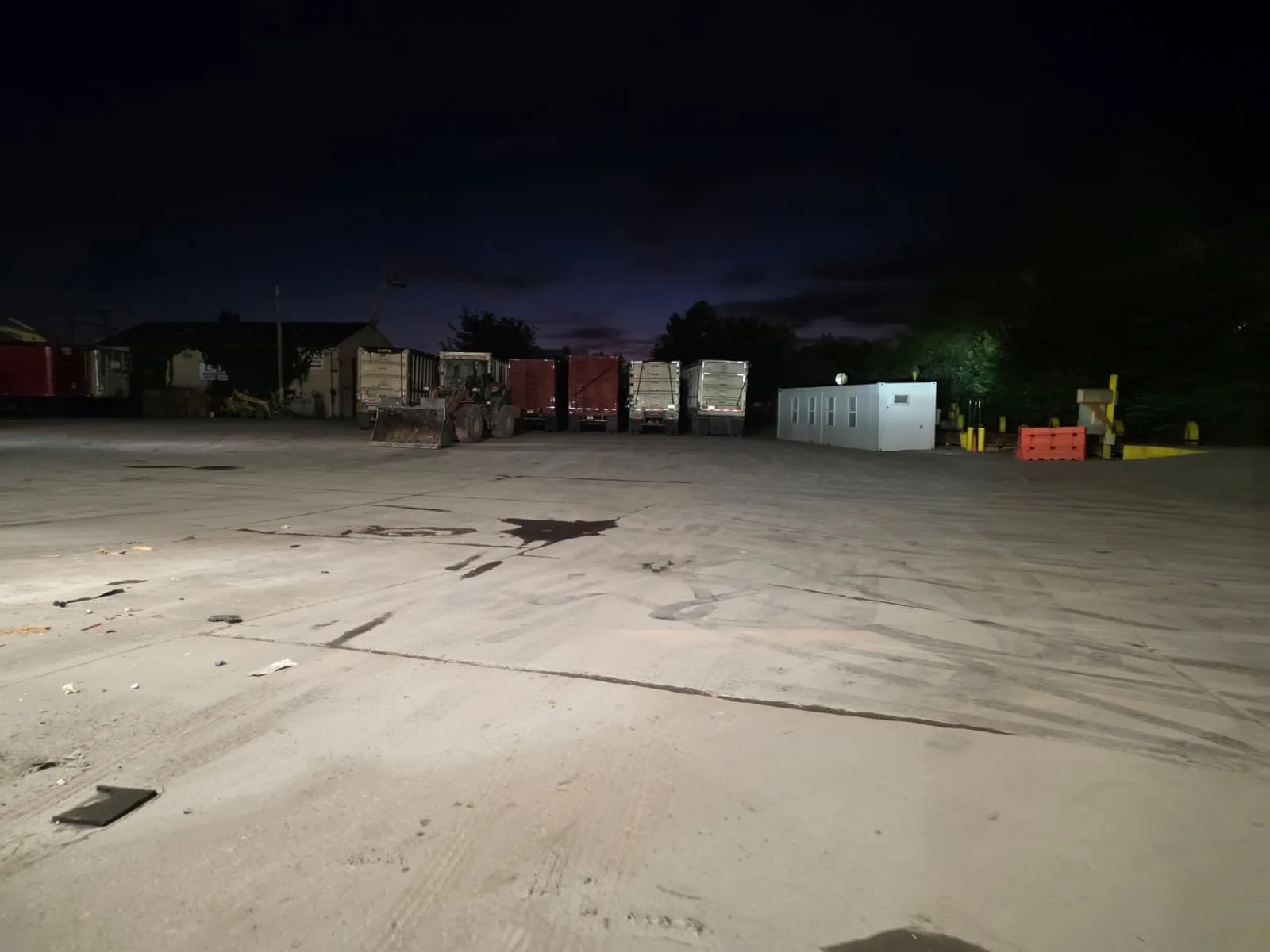 Metro Waste Solutions transfer station in the Philadelphia metro area — real fleet photo 15