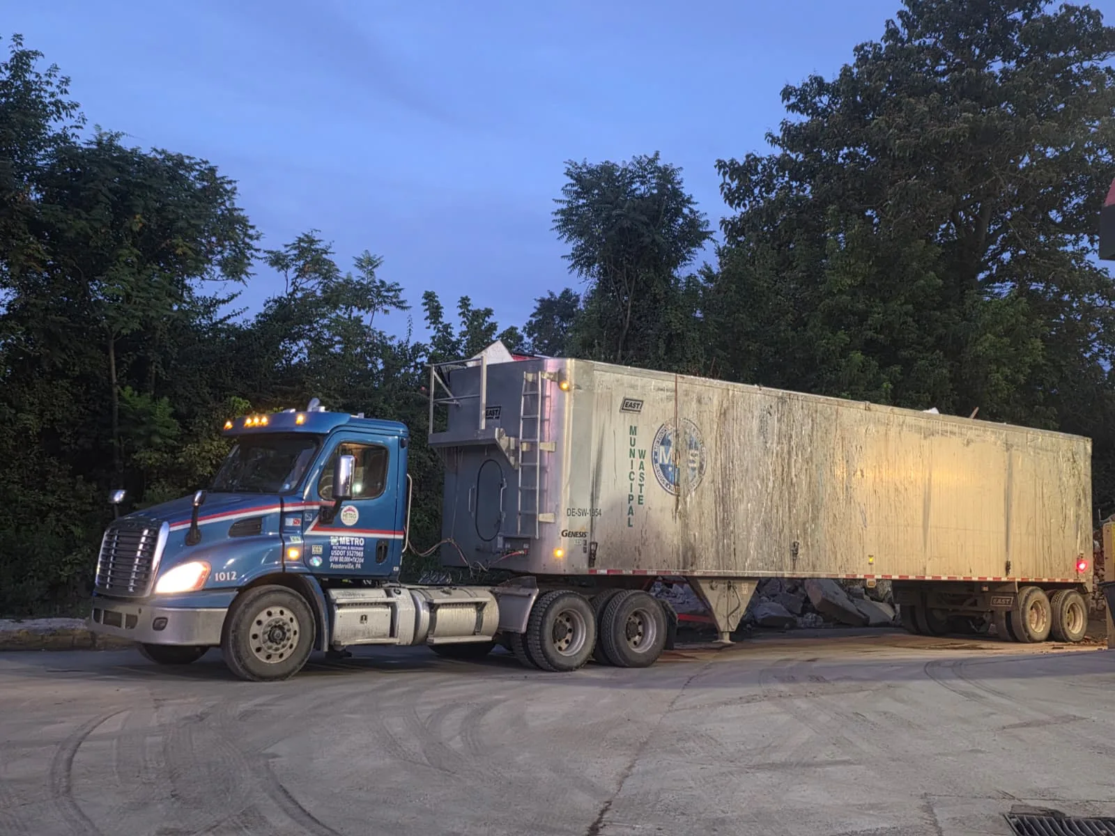 Metro Waste Solutions transfer station in the Philadelphia metro area — real fleet photo 19