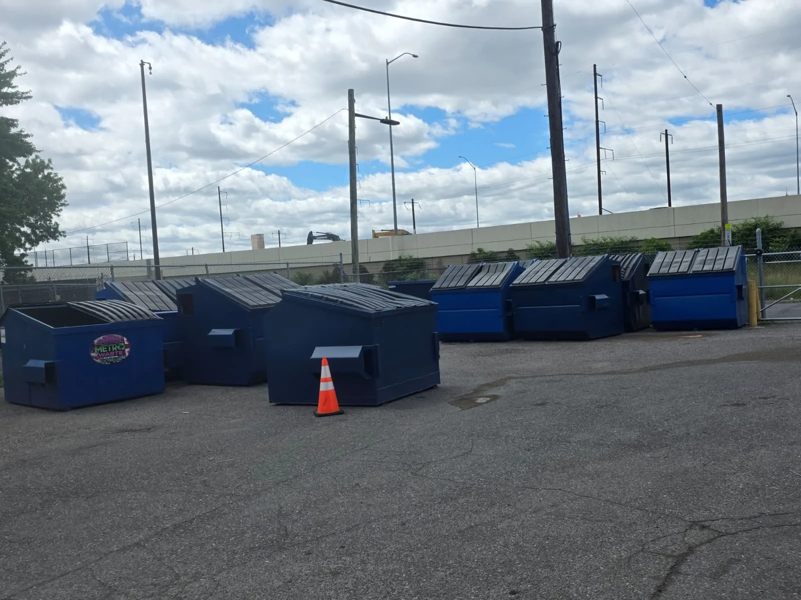 Tipper truck for heavy loads