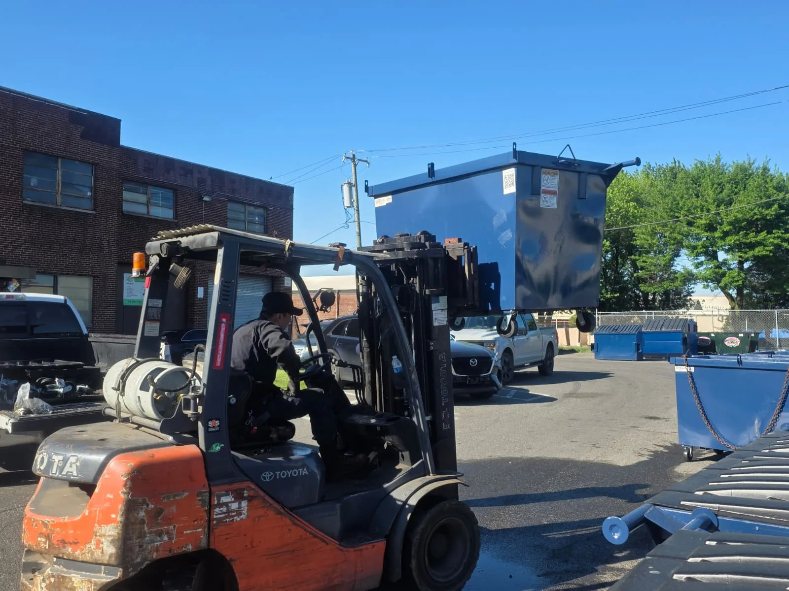 Transfer station haul-out and commercial waste hauling by Metro Waste Solutions in the Philadelphia region — photo 7